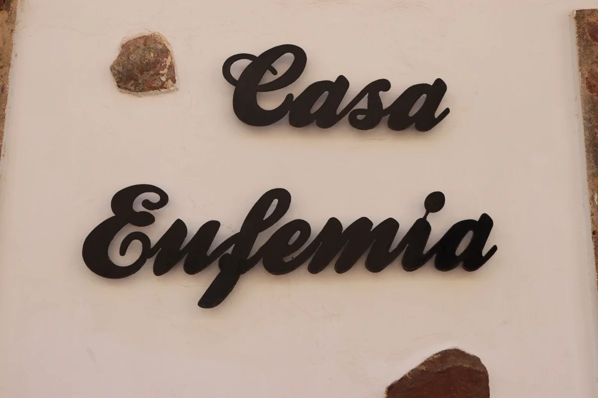 El cartel de Casa Eufemia