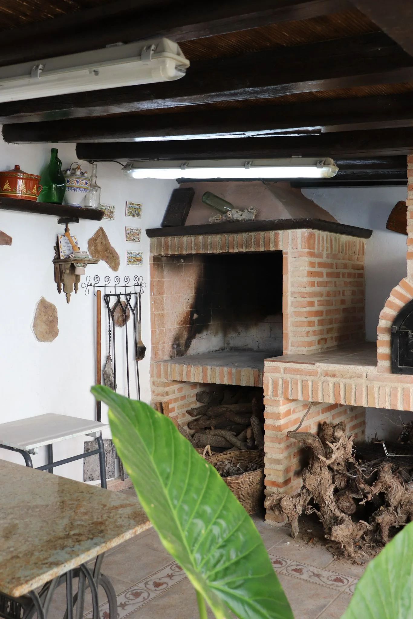 La chimenea, con detalles manchegos