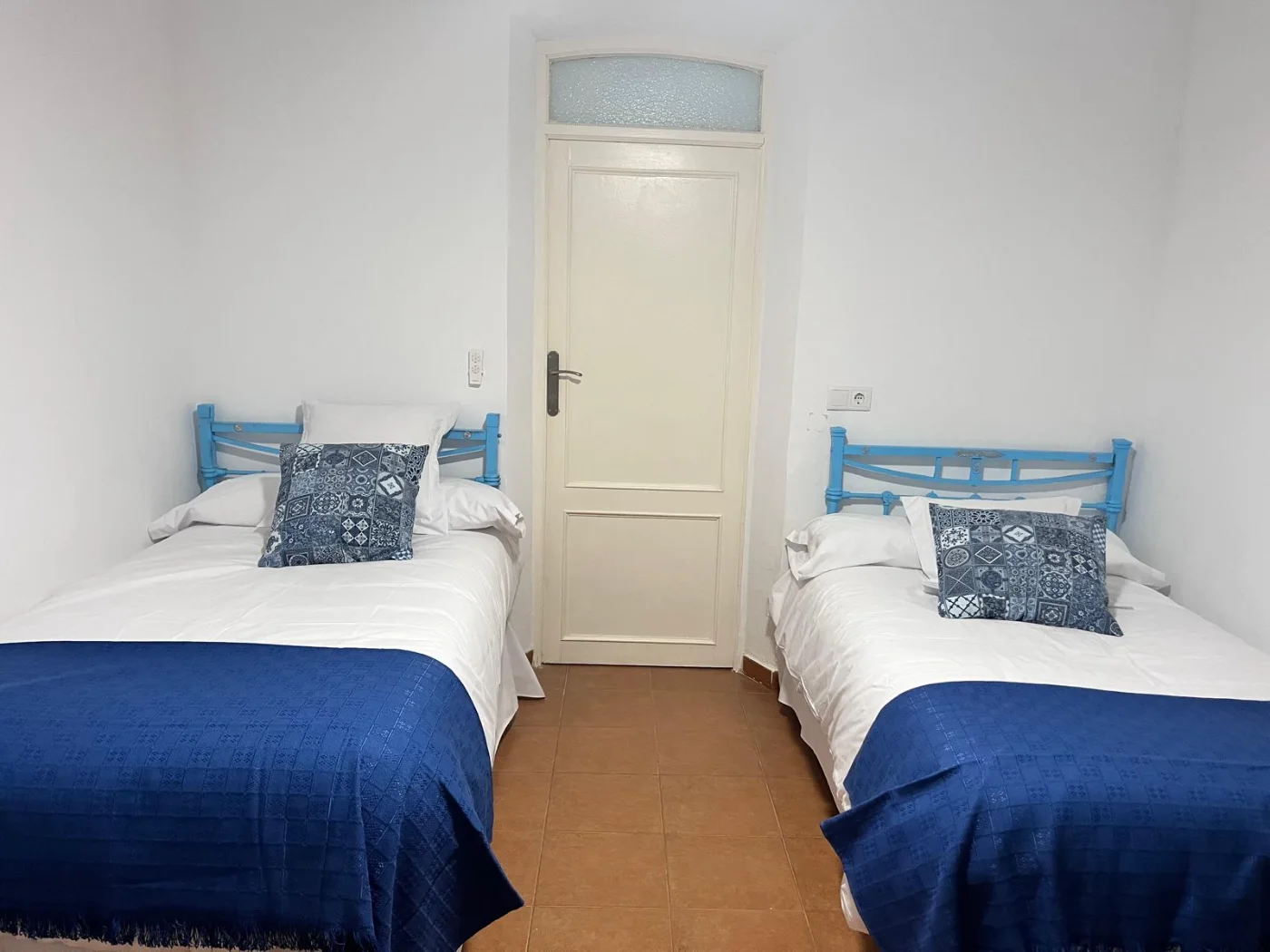 Dormitorio con dos camas