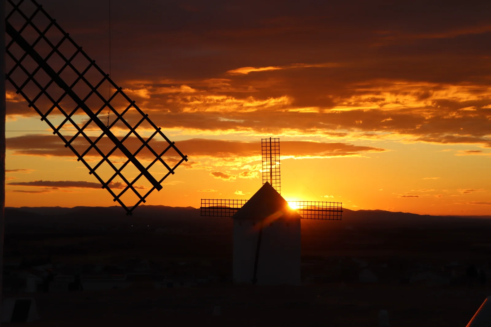 Los molinos de Campo de Criptana al atardecer