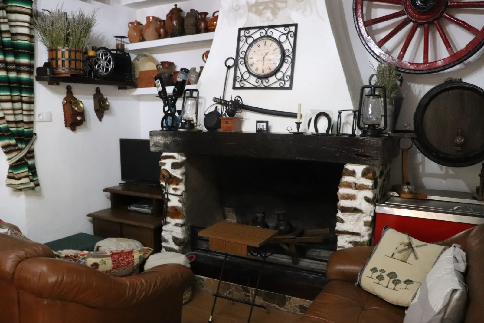 El salón con la chimenea